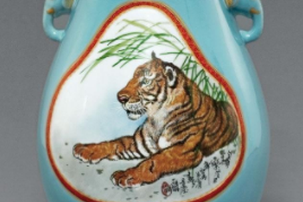 釉上彩瓷瓶 （二件）