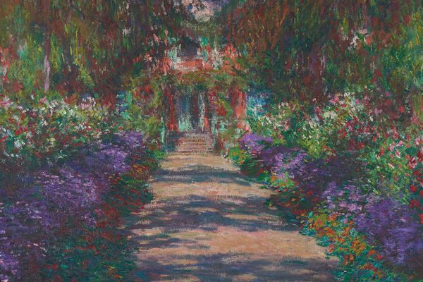 Eine Allee in Monets Garten in Giverny 