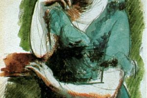 Femme au chapeau  plume assise dans un fauteuil