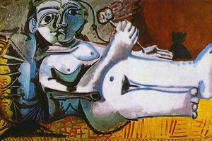 Femme nue couch jouant avec un chat 2