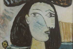 Femme assise dans un fauteuil 4