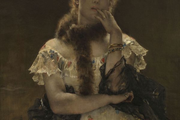 The Parisian sphinx （巴黎狮身人面像）