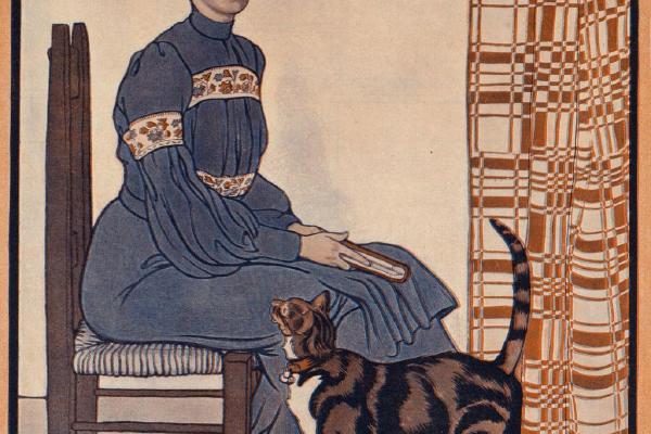 女人坐在椅子上，手里拿着一本书，一只猫在旁边看着。(Woman sitting on a chair holding a book with a cat looking on. )