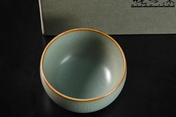 晓芳窑粉青圆口杯