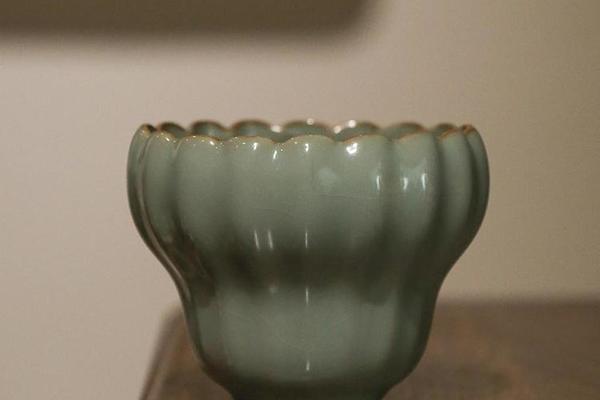 谢小金官窑佛手杯