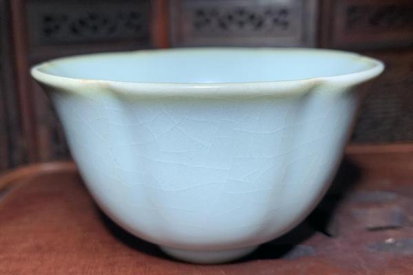 初期老问鼎_汝窑_汝瓷_天青大葵口杯_绝版老问鼎_印章款