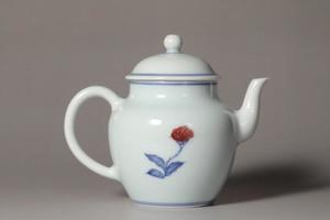 和然窑青花釉里红山茶花茶壶