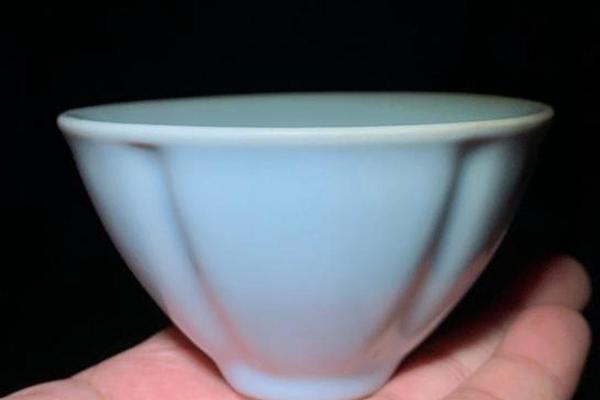 问鼎汝窑_器度_天蓝釉汝瓷_菱花斗笠杯