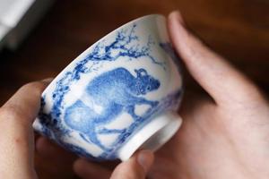 六逸堂十二生肖牛图杯