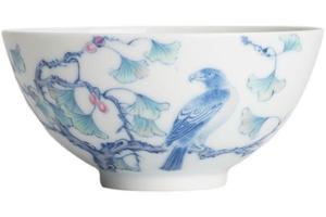 六逸堂青花斗彩鹰栖