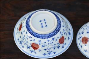 和然窑青花釉里红缠枝莲烟灰缸
