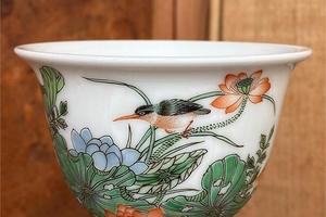 古彩荷花花鸟金钟杯