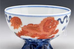 青花矾红狮子高足杯