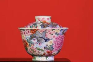 粉彩万花青花描金蝴蝶二才盖碗