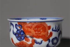 青花矾红狮球纹事事如意炉式杯