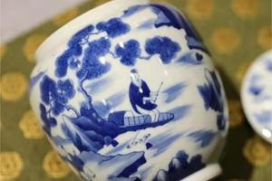 青花山水人物盖罐携琴访友