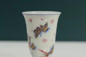 青花加彩描金蝴蝶高足闻香杯