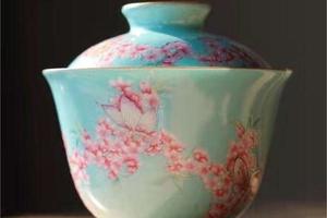 松石绿粉彩花蝶二才盖碗