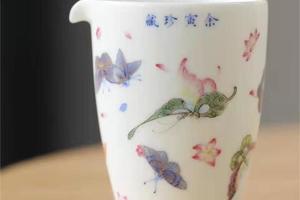 粉彩青花描金蝴蝶公道杯
