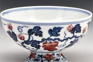 釉里红葡萄高足杯