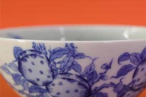 艺林堂青花九桃五福过墙卧足品茶杯