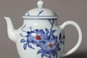 青花釉里红山茶花茶壶