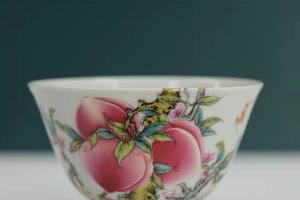 艺林堂粉彩九桃五福过墙撇口品茶杯