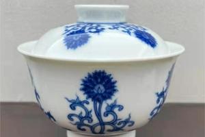 泽善堂青花缠枝莲盖碗