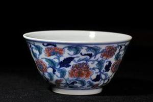 赏瓷观窑青花釉里红缠枝牡丹
敞口杯