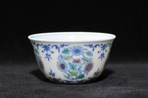 赏瓷观窑青花斗彩团菊花卧足
杯