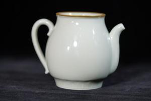赏瓷观窑粉青公道壶