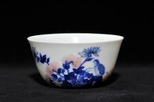 赏瓷观窑青花釉里红安居乐业
卧足杯