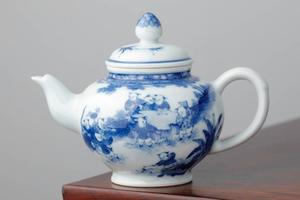 小雅青花童子壶