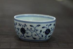 一峯窑永宣堂手绘青花缠枝莲小缸杯