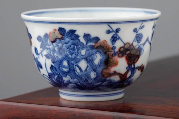 小雅青花釉里红牡丹梅花杯