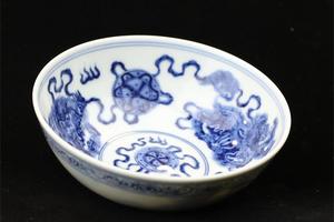 快雪时晴青花内画三狮纹大卧足杯