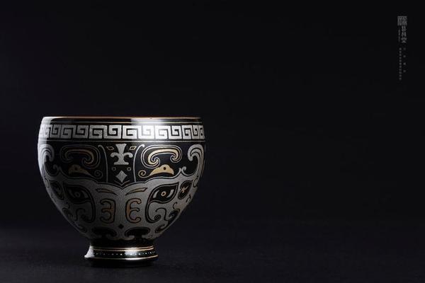 艺林藏珍漆器错金银饕餮纹圆珠杯