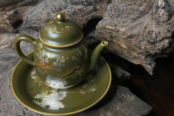 茶叶末釉描金（梅开五福）茶壶