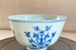 皇窑仿明成化青花勾莲纹单杯