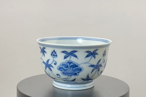 青花缠枝秋葵纹杯