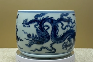 仿明宣德青花行龙纹蟋蟀罐
