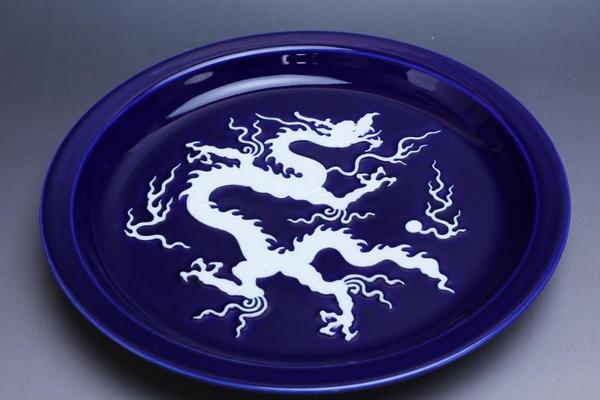 皇窑霁蓝釉刻白龙纹壶承