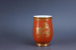 自牧堂矾红描金狮子闻香杯