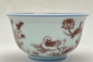 釉里红莲池娇撇口杯