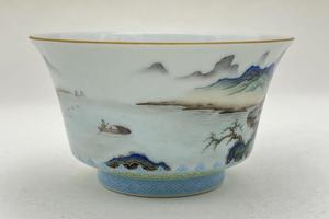 翠边山水图案马蹄杯