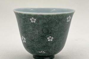 素三彩梅花岩茶杯