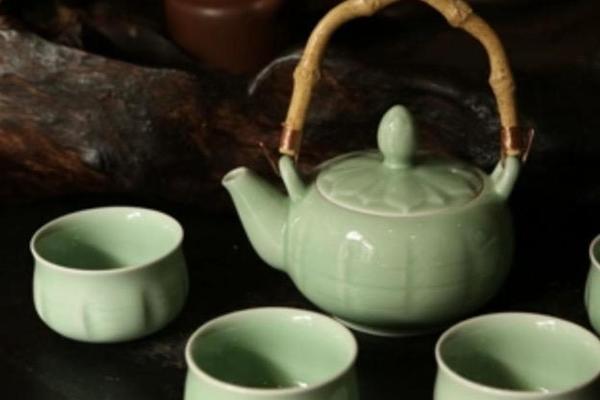 提梁莲花茶具