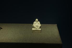 白釉弥勒印章