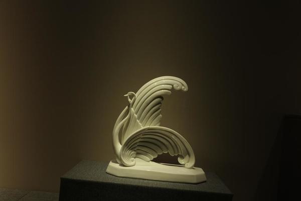 白釉“天鹅”雕塑