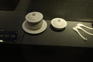 白釉“荷美”茶器